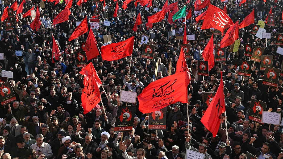 Iranian demonstrators chant slogans and hold anti-Saudi placards and flags during a rally to protest the execution of Sheikh Nimr al-Nimr, by Saudi Arabia. (Photo: AP) 
