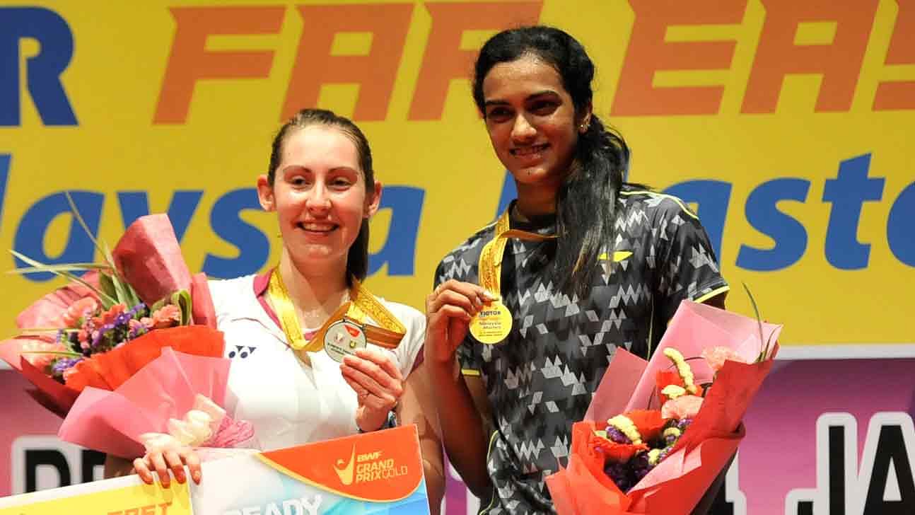 Winner PV Sindhu poses for photographers with  Kirsty Gilmour after winning the women’s singles title at the Malaysian Masters. (Photo: AP)<a></a>