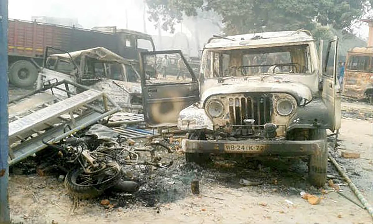 Aftermath of Malda riots. (Photo: <a href="https://twitter.com/UttarPradesh75/status/684757682734116864'">Twitter</a>)