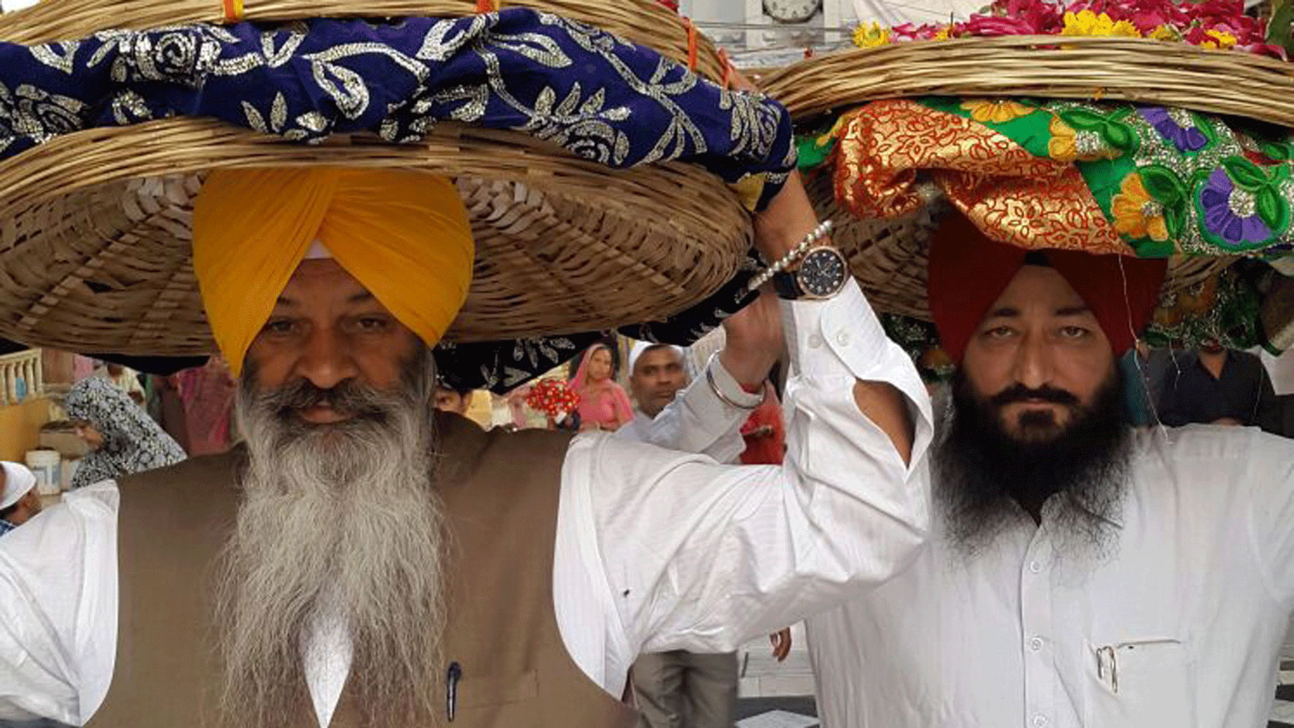 Gurdaspur SP Salwinder Singh (right) in the company of Sucha Singh Langah, a minister in the cabinet of Punjab Chief Minister Parkash Singh Badal, at a dargah. (Photo: Chandan Nandy)