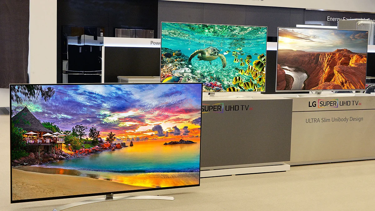 LG’s SUPER UHD TV’s 86UH9550, 65UH9500 and 65UH8500 at CES 2016. (Photo: LG)