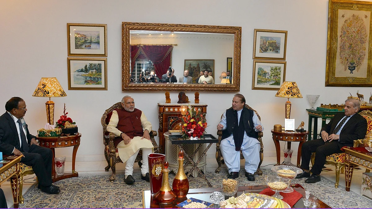 Prime Minister Narendra Modi meets Pakistan Prime Minister Nawaz Sharif, at Lahore, Pakistan on December 25, 2015. (Photo: IANS)