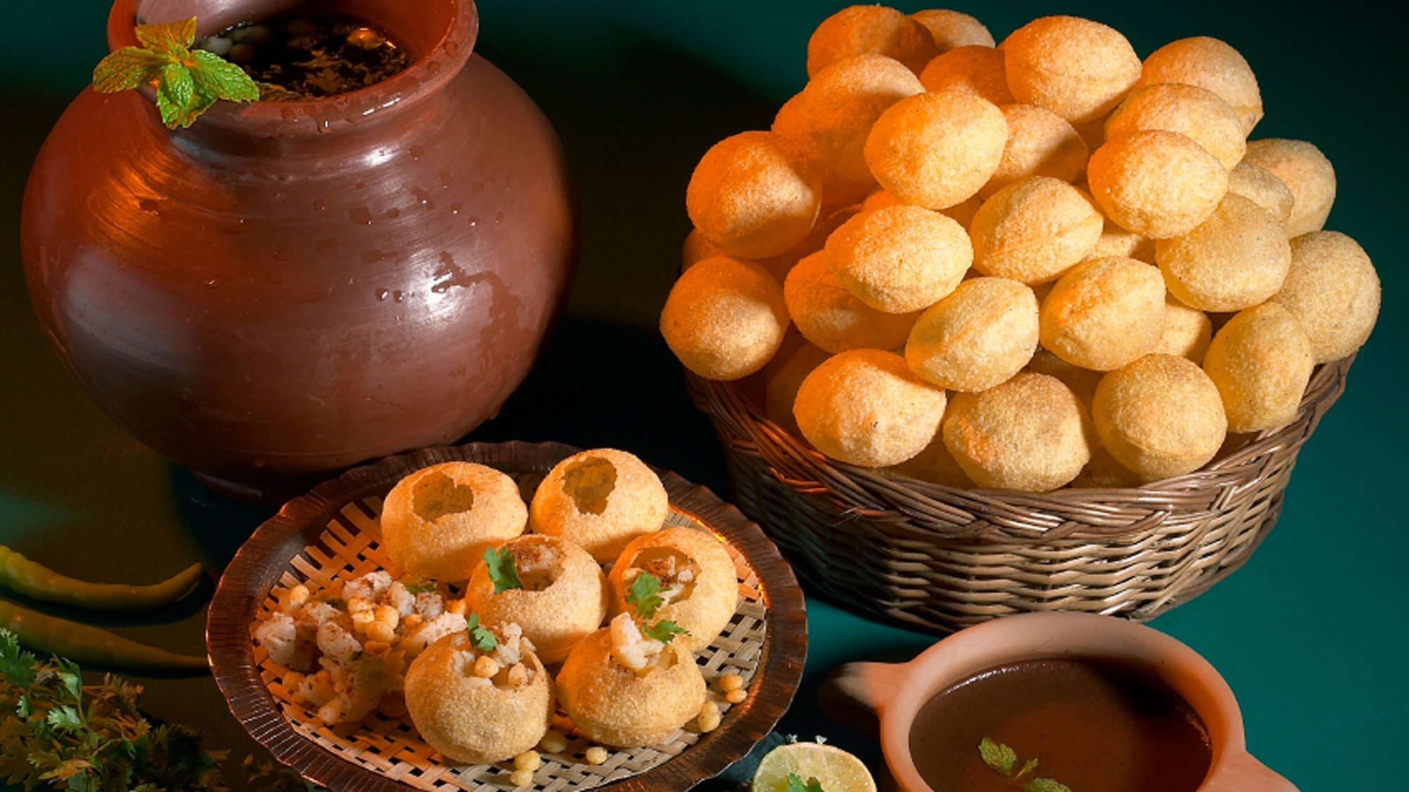 You need to try your hand at these new-age avatars of the pani puri. (Photo: iStock)
