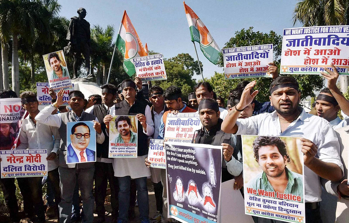 Students in Delhi protest against the suicide of Rohith Vemula. (Photo: PTI)