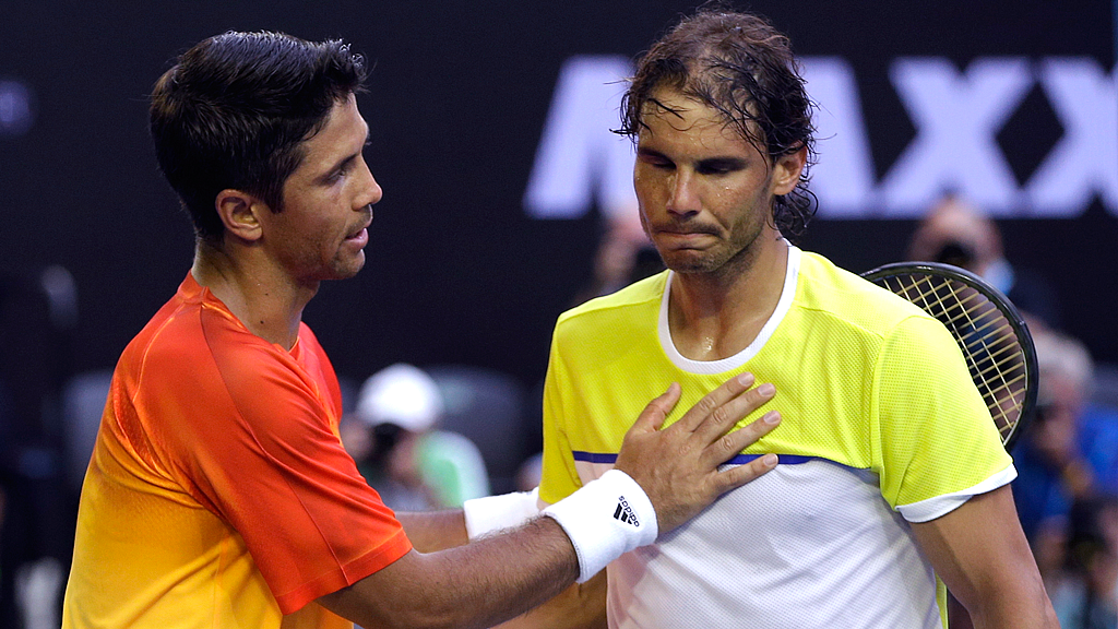 Fernando Verdasco consoles Rafael Nadal in the first round of the 2016 Australian Open. (Photo: AP)