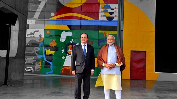 President Hollande with PM Modi at the Capitol Complex in Chandigarh (Photo: @narendramodi/ twitter)