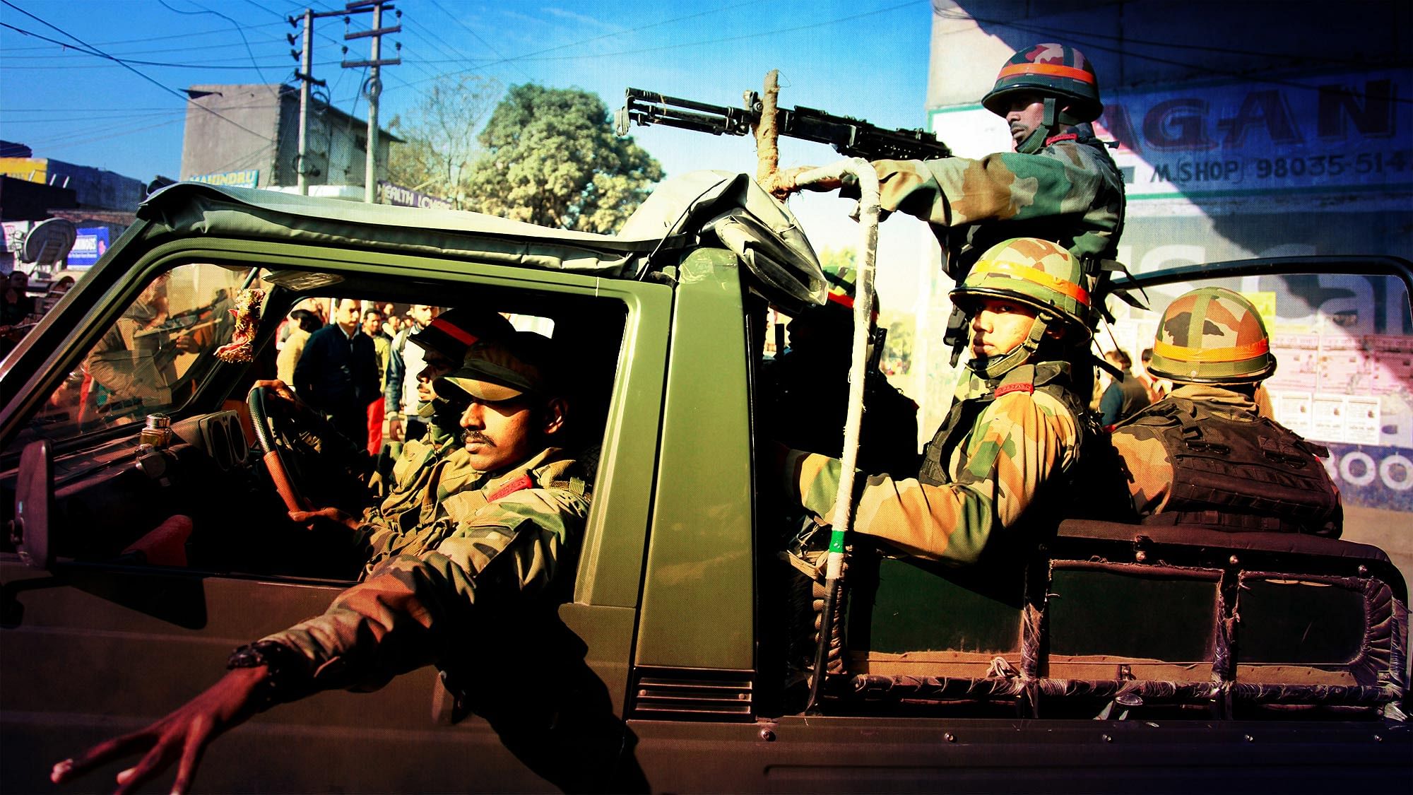 Armed forces during the counter-terror operation in Pathankot  (Photo altered by  <b>The Quint</b>)