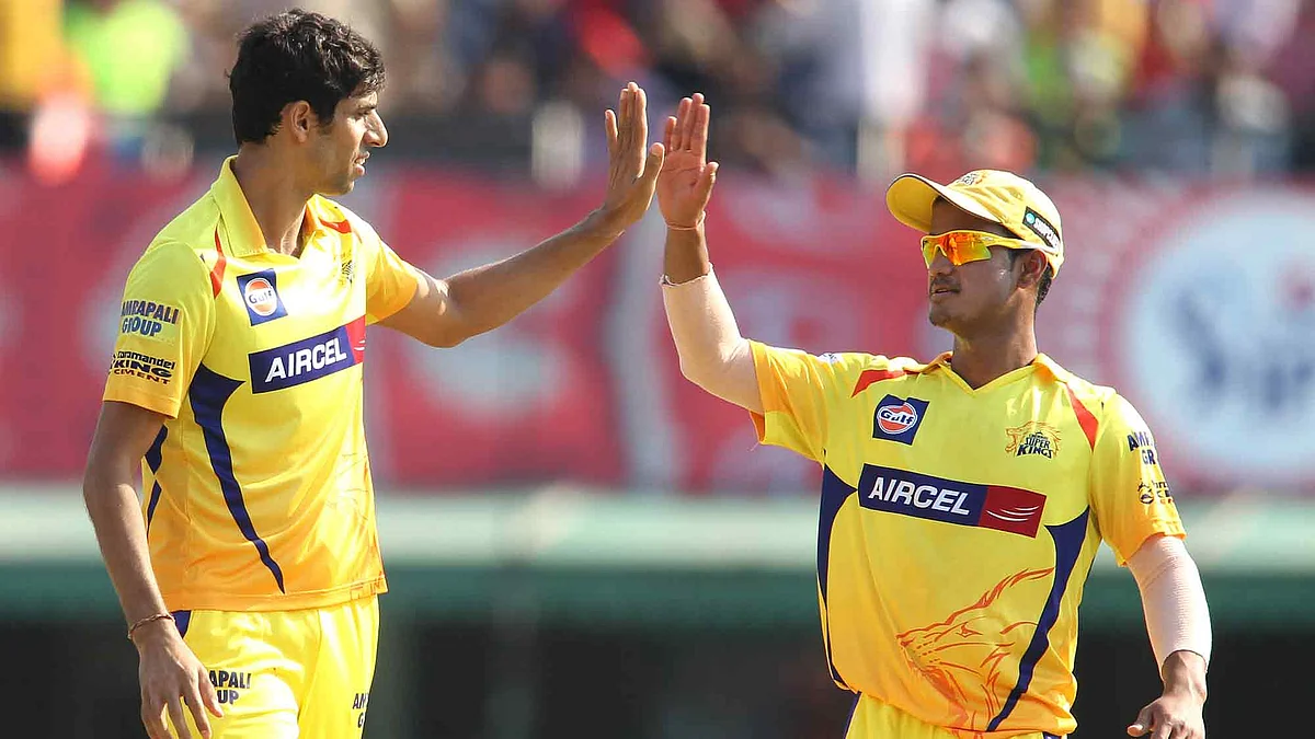 Ashish Nehra and Pawan Negi during a game for CSK in the IPL. (Photo: Ron Gaunt / SPORTZPICS / IPL)