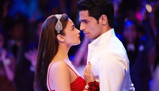 Alia Bhatt & Sidharth Malhotra (Movie Still: <i>Student of the Yea</i>r) 