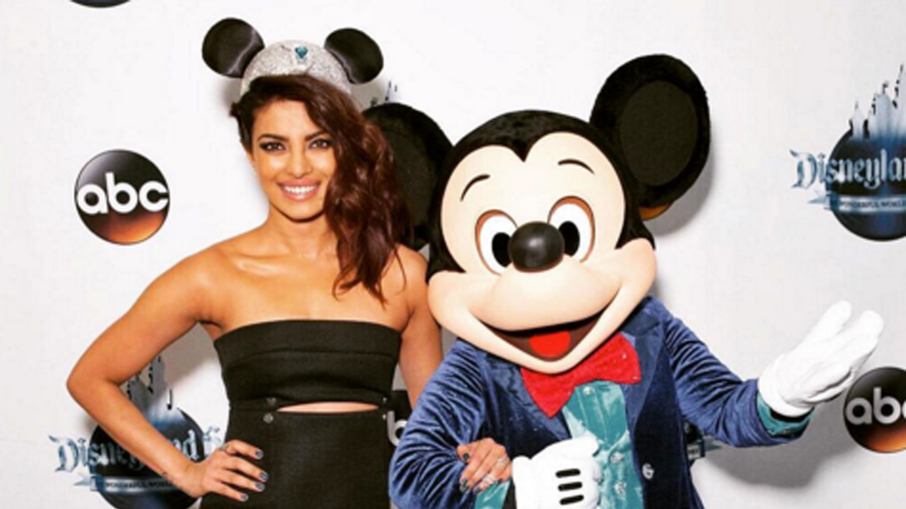 Priyanka Chopra strikes a pose with Mickey Mouse (Photo courtesy: Instagram)