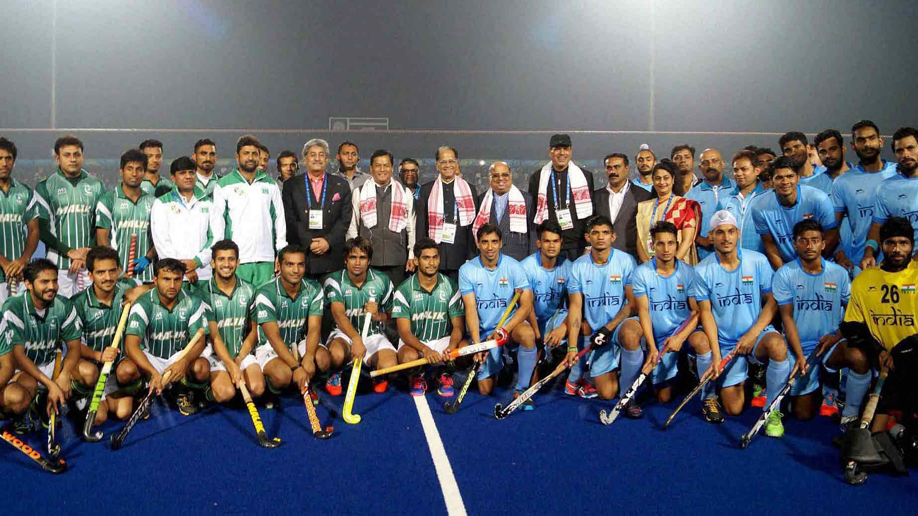 Assam Chief Minister Tarun Gogoi and Union Minister of Youth Affairs and Sports Sarbananda Sonowal pose for a group photo before the hockey match between India and Pakistan at the South Asian Games. (Photo: PTI)