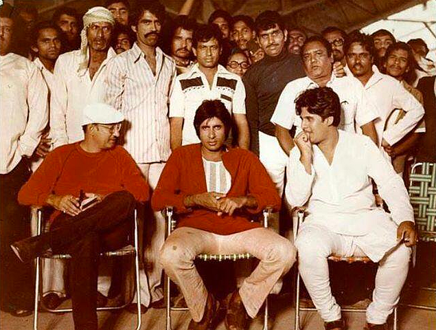 Manmohan Desai and his son Ketan Desai with Amitabh Bachchan on the sets of <i>Coolie </i>(Photo courtesy: Twitter)