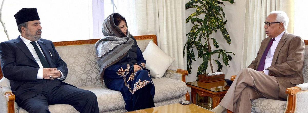 File photo of PDP chief Mehbooba Mufti meeting J&K Governor. (Photo: PTI)