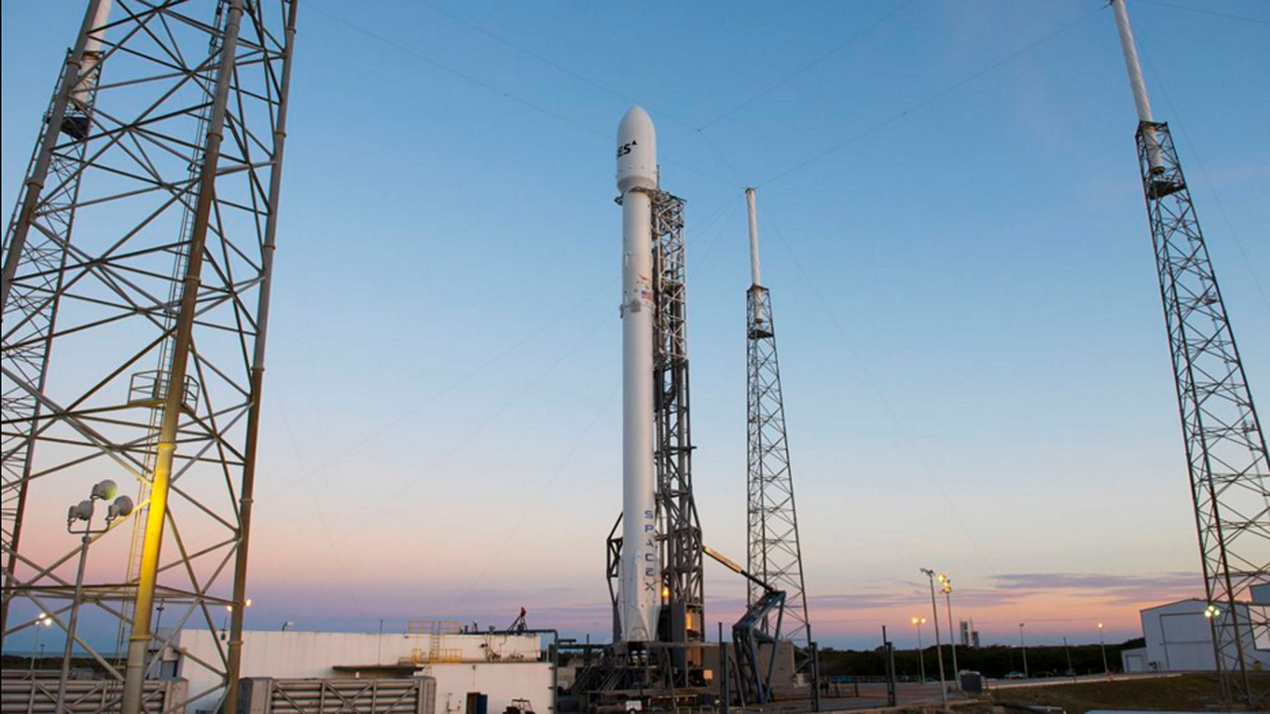At the last second, Elon Musk’s SpaceX scrubbed plans to launch a Falcon 9 rocket, delaying an attempt to put a satellite into orbit. (Photo: Twitter/ <a href="https://twitter.com/SpaceX">@SpaceX</a>)