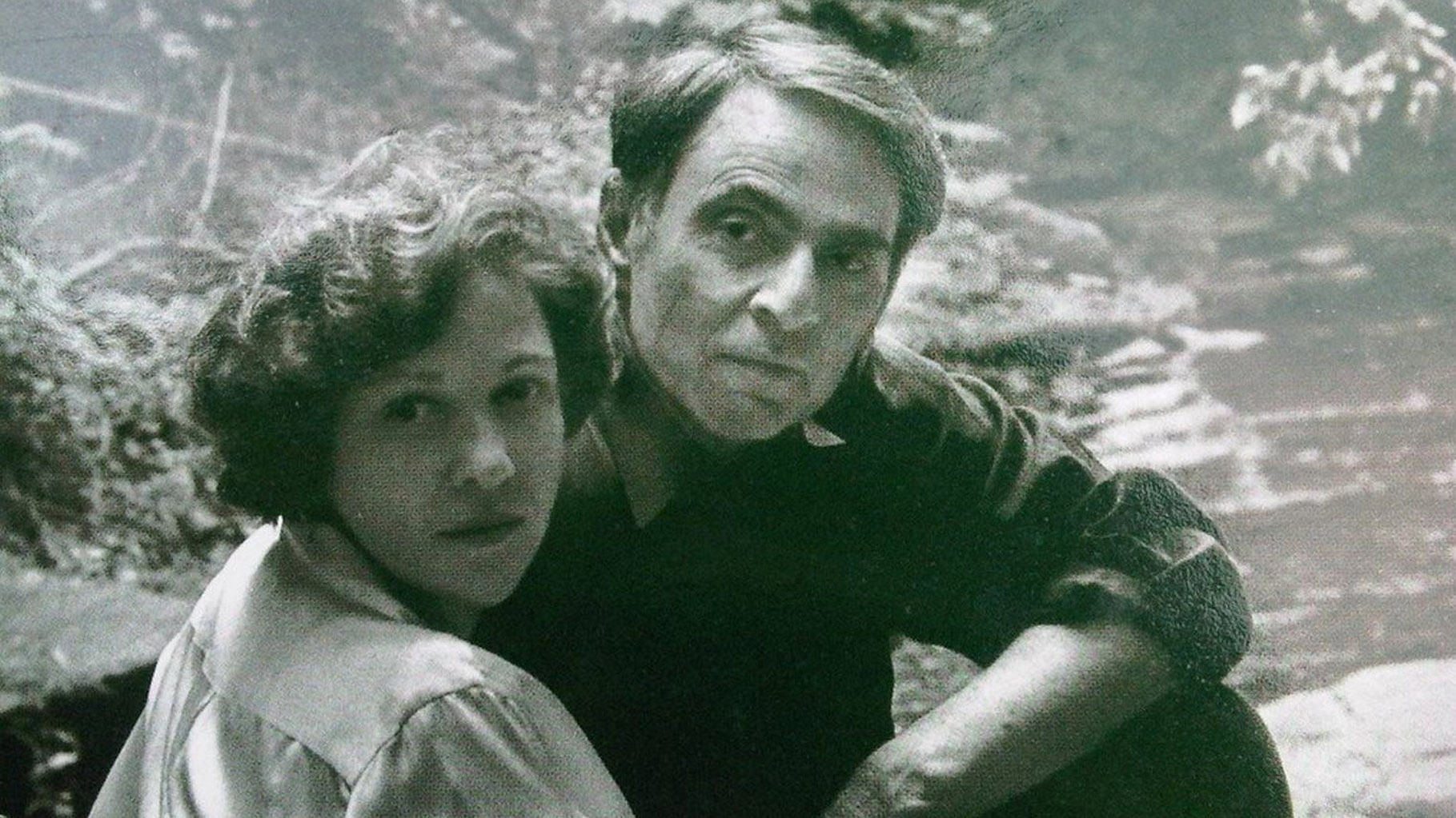 Dr. Carl Sagan and Ann Druyan in the mid 80s. (Photo Courtesy: Astropular’s <a href="https://twitter.com/Astropular">Twitter Page</a>)