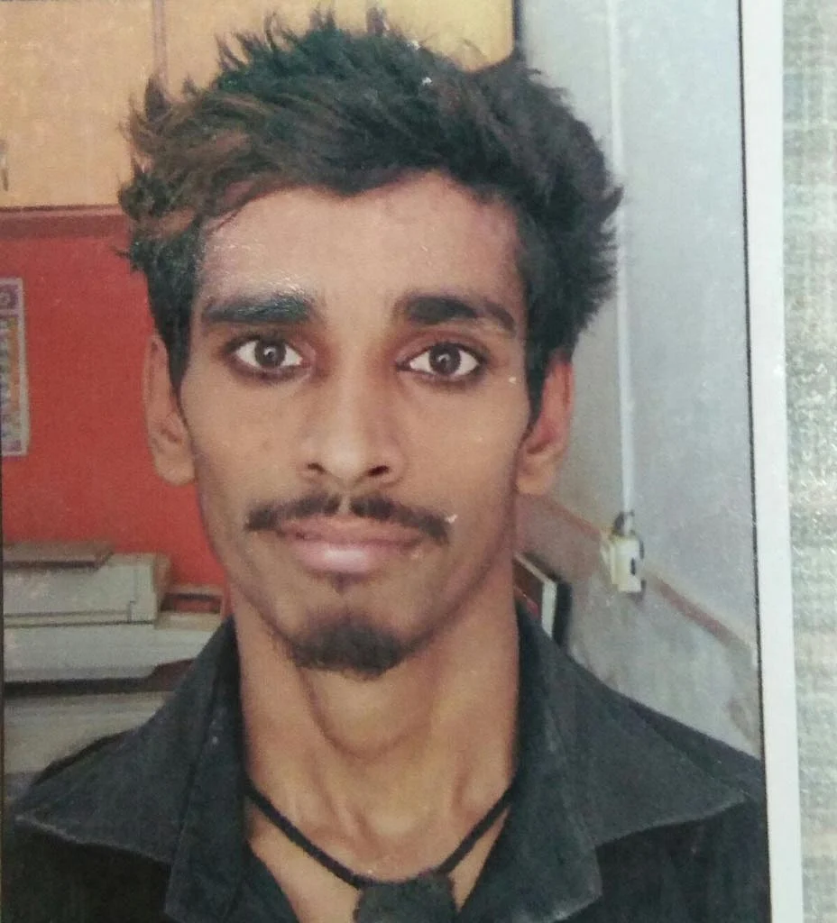 Sunil Keni alias Mohammed Sadik, 24, an imitation jewellery delivery boy residing in Malad, North Mumbai. (Photo Courtesy: Puja Changoiwala)
