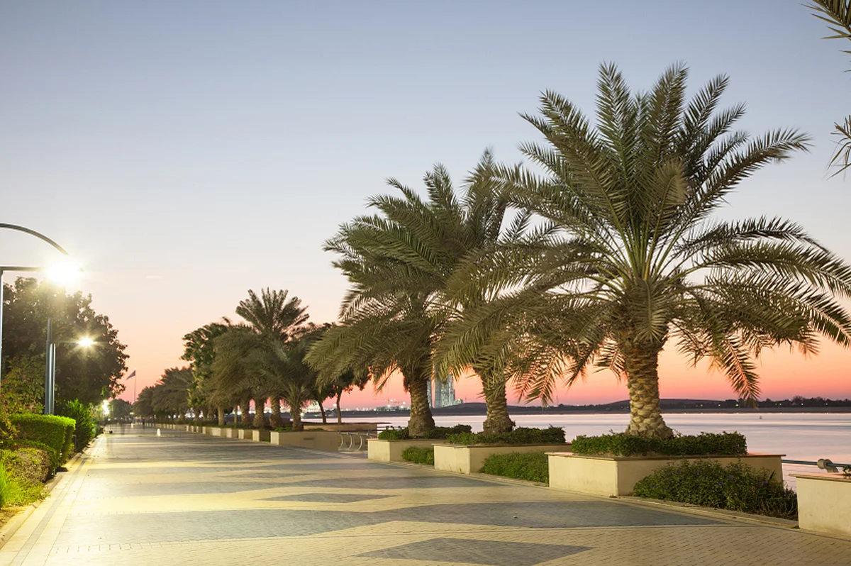 The promenade in Abu Dhabi at dusk. (Photo: iStock)
