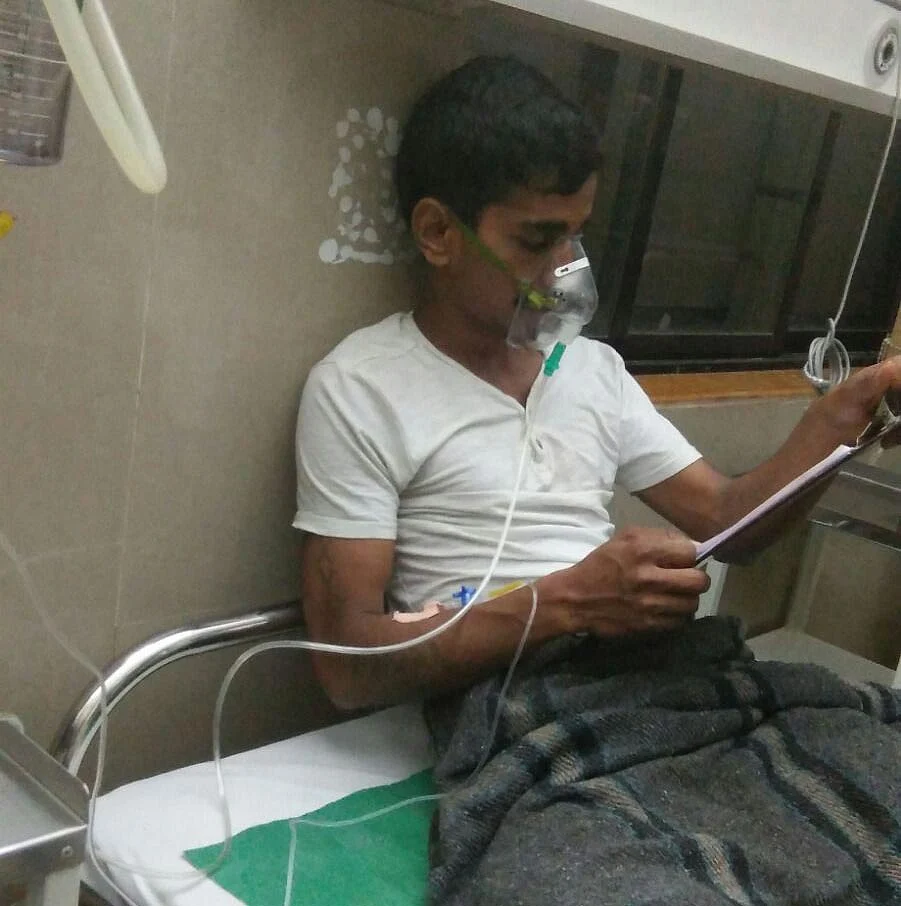 Mohammed Sadik at Trauma Care Municipal hospital, Jogeshwari (East) on Wednesday. (Photo Courtesy: Puja Changoiwala)