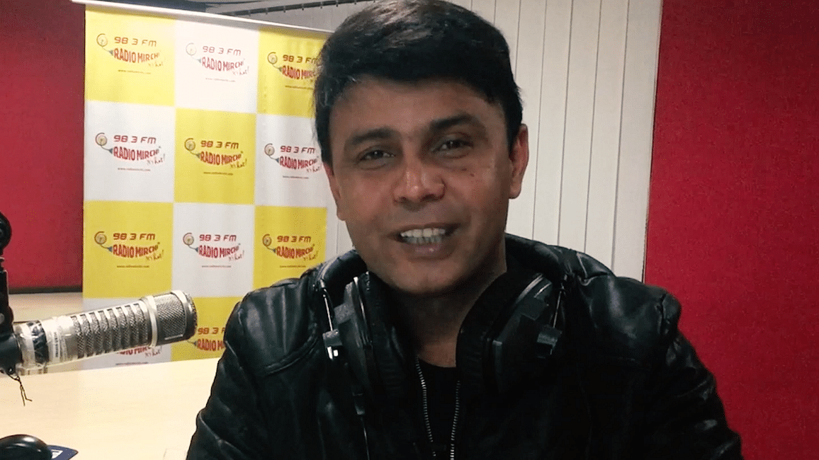 RJ Naved gets up-close and personal, this International Radio Day. (Photo: <b>The Quint</b>)