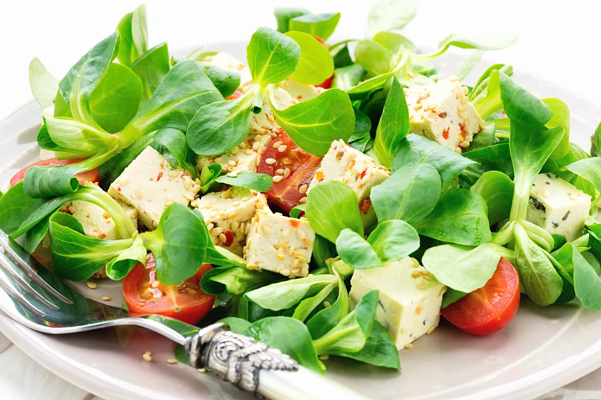 Hoping to be eating for two soon? If you’re trying to conceive, you may want to take a look at how you’re eating now (for one) (Photo: iStock)