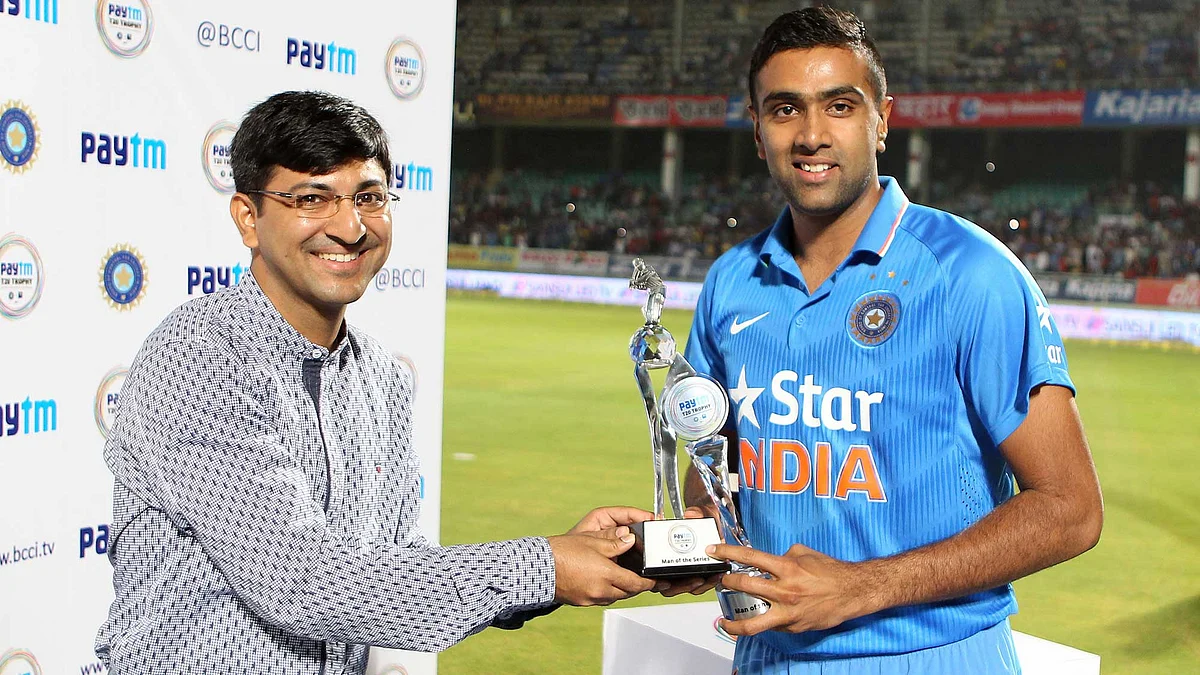 Ravichandran Ashwin was named the man of the match in Vizag and also awarded the man of the series trophy. (Photo by: Ron Gaunt / BCCI / Sportzpics)
