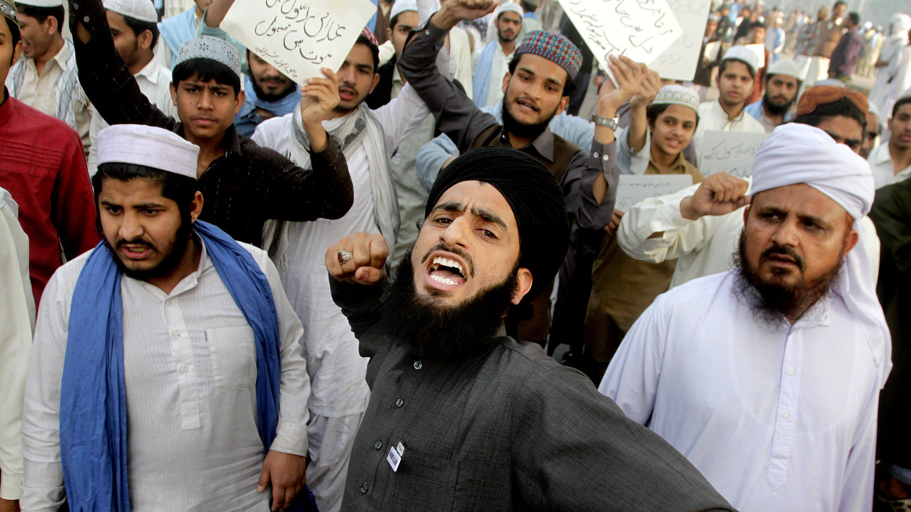Angry locals protest Mumtaz Qadri’s hanging. (Photo: AP)