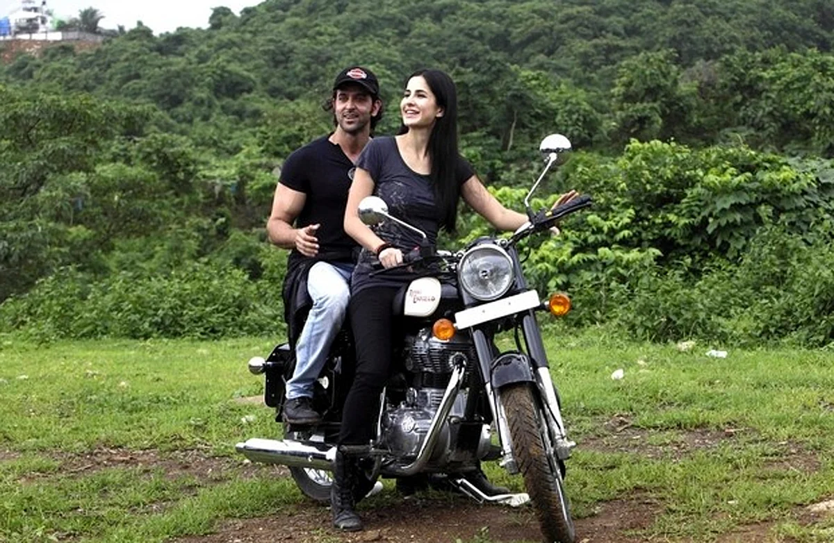 Hrithik Roshan and Katrina Kaif ruled the streets of Abu Dhabi in a bike, during the shooting of <i>Bang Bang</i>. (Photo Courtesy: YouTube screenshot)