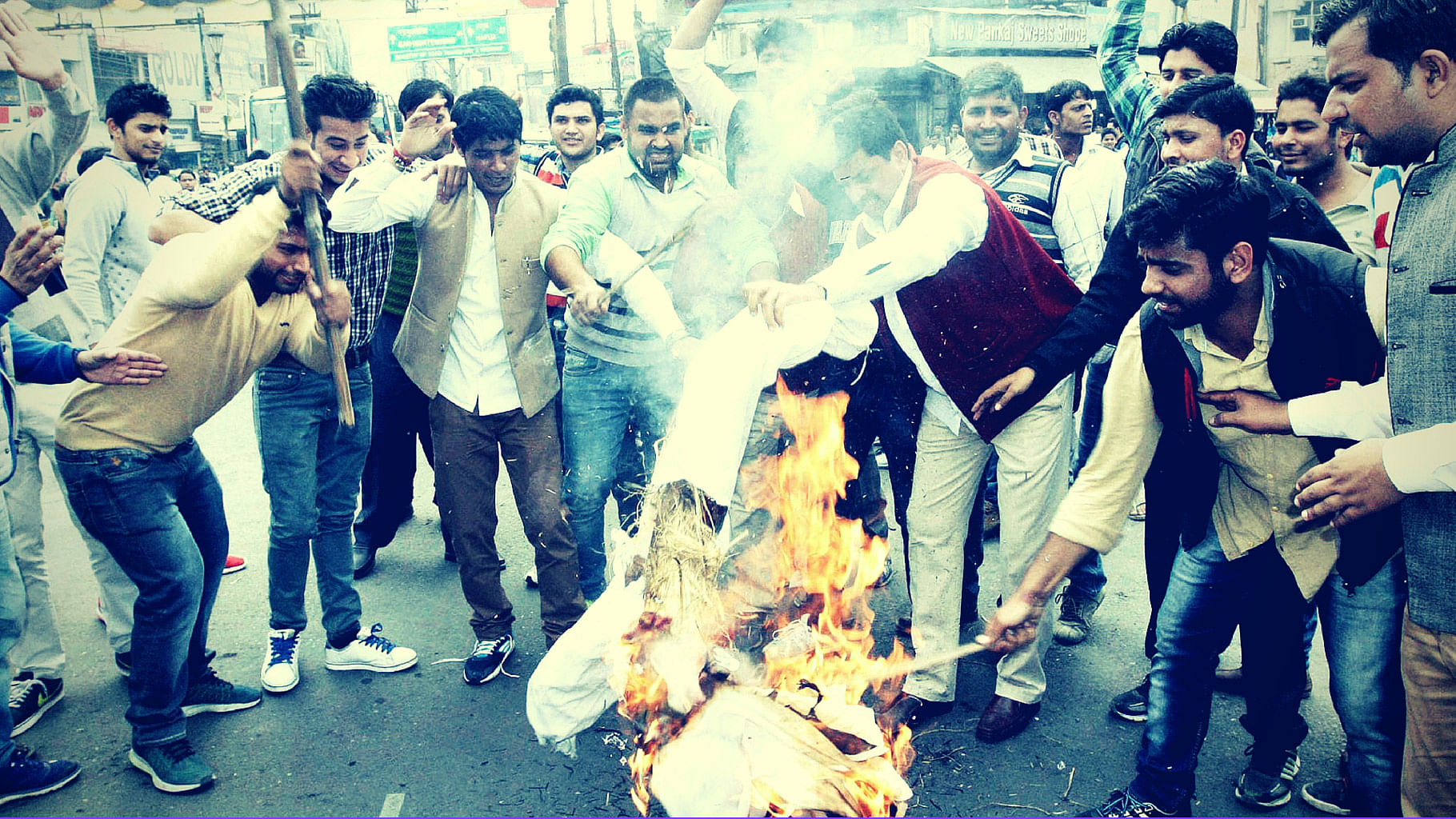 Protestors demanding reservation for Jats in government jobs burn the effigy of Haryana Chief Minister Manohar Lal Khattar in Meerut on Saturday. (Photo: PTI)