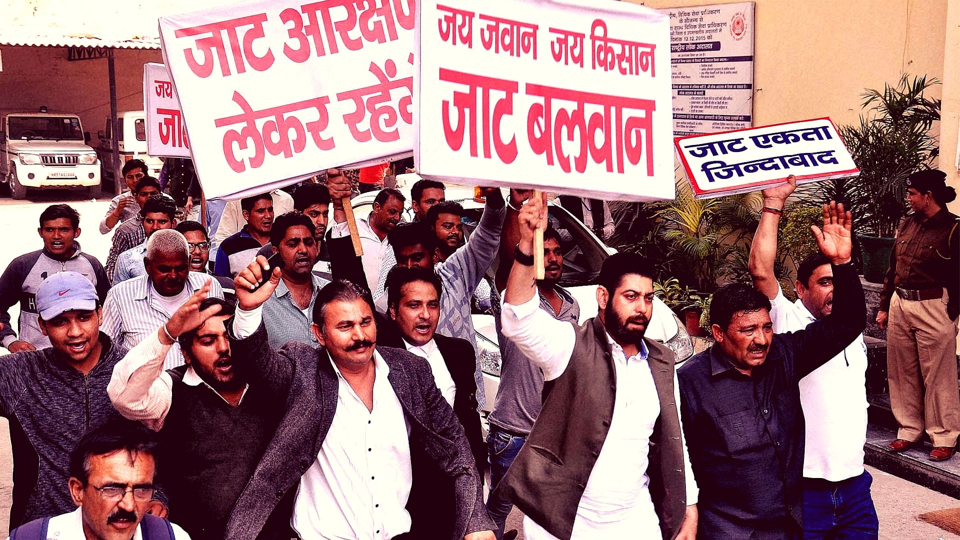 These protesters claim ‘<i>Jat Balwan</i>’, but are adamant on  Other Backward Classes (OBC) category status to secure Central government jobs. (Photo: PTI)
