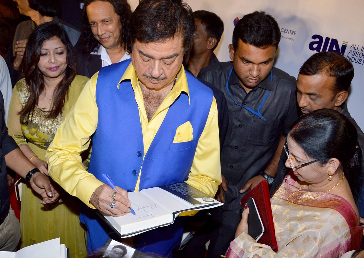 Shatrughan Sinha might have got himself someone to write his biography, but what he desperately needs is a stylist.