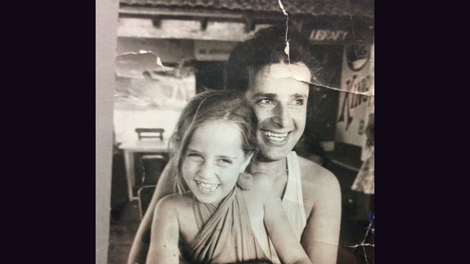A vintage picture of Shashi Kapoor with daughter Sanjna Kapoor (Photo courtesy: Twitter)