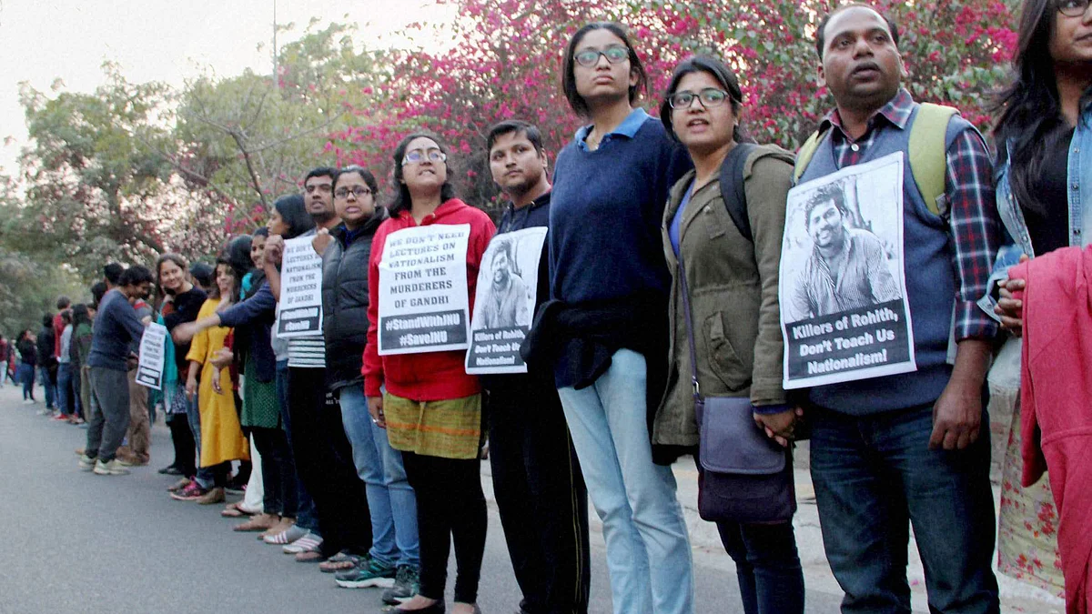 JNU teachers and students form a human chain inside the campus to protest JNUSU President Kanhaiya Kumar’s arrest in New Delhi. 
