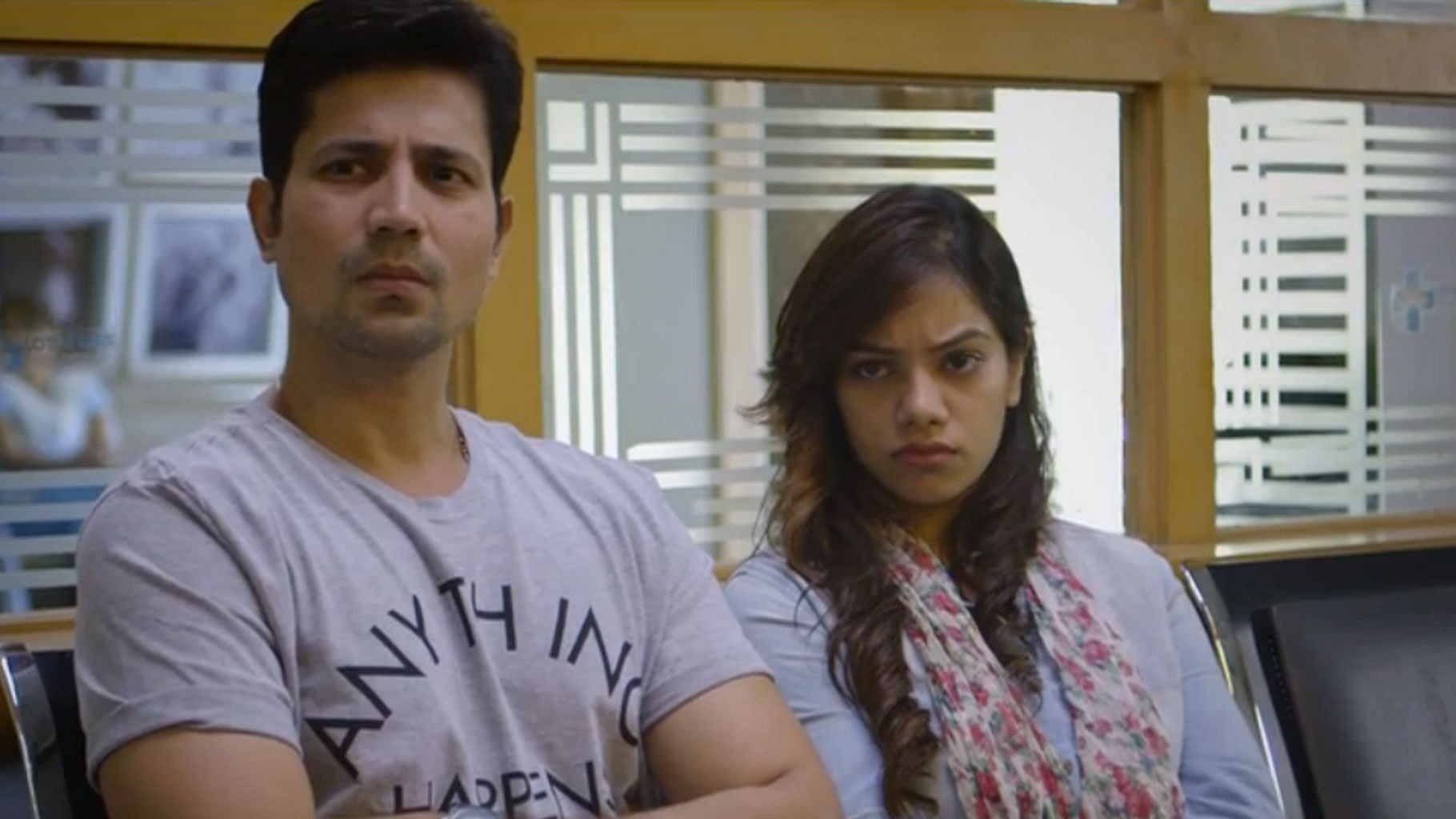 Sumeet Vyas and Nidhi Singh in <i>Permanent Roommates </i>(Photo courtesy: tvfplay.com)