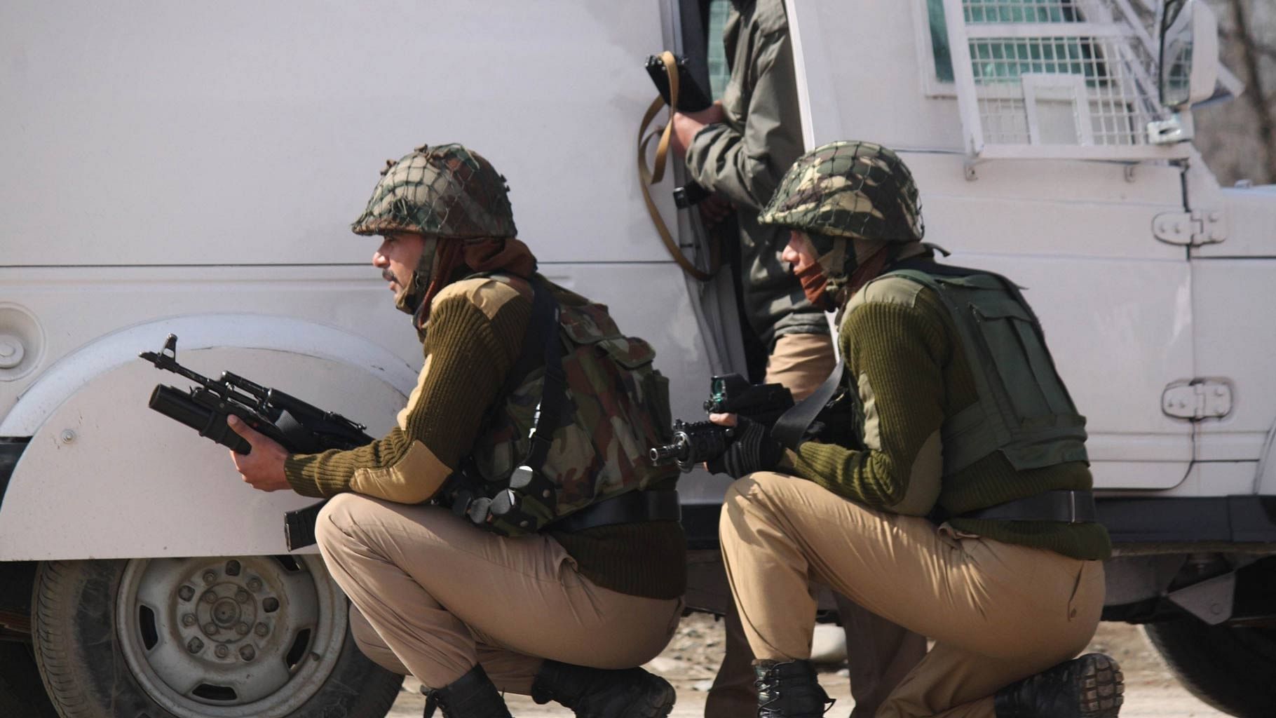 Army jawans take position during an encounter with militants in Pampore area of Jammu and Kashmir’s Pulwama district on February 21, 2016. (Photo: PTI)