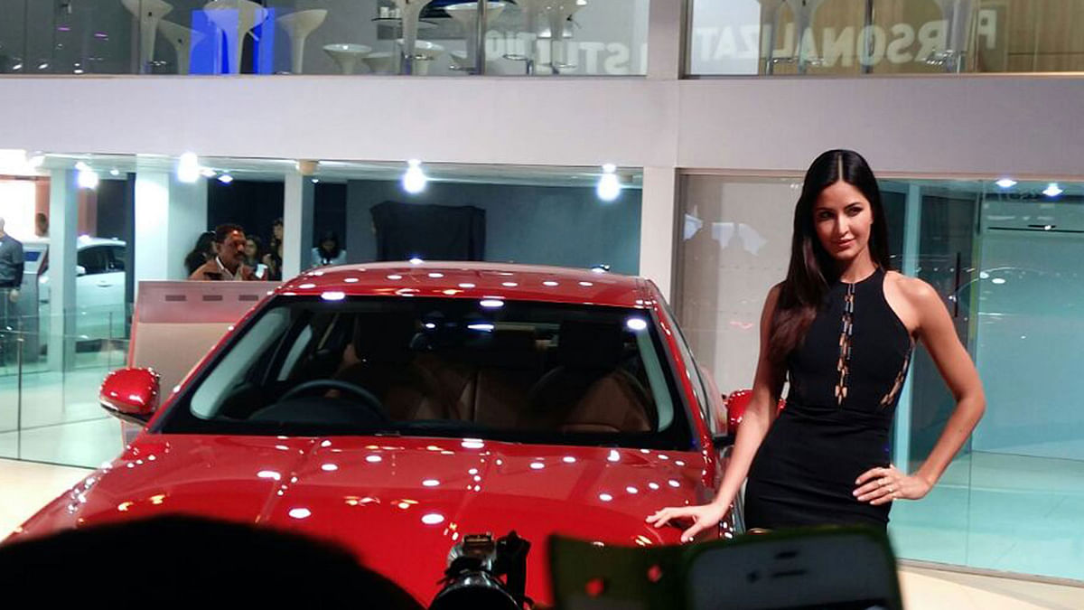 Katrina Kaif Spotted Unveiling Jaguar XE at Delhi Auto Expo 2016