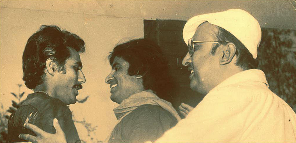 A historic picture of Amitabh Bachchan, Puneet Issar and Manmohan Desai, after Bachchan resumed shooting for <i>Coolie </i>post the near-fatal accident (Photo courtesy: Twitter)