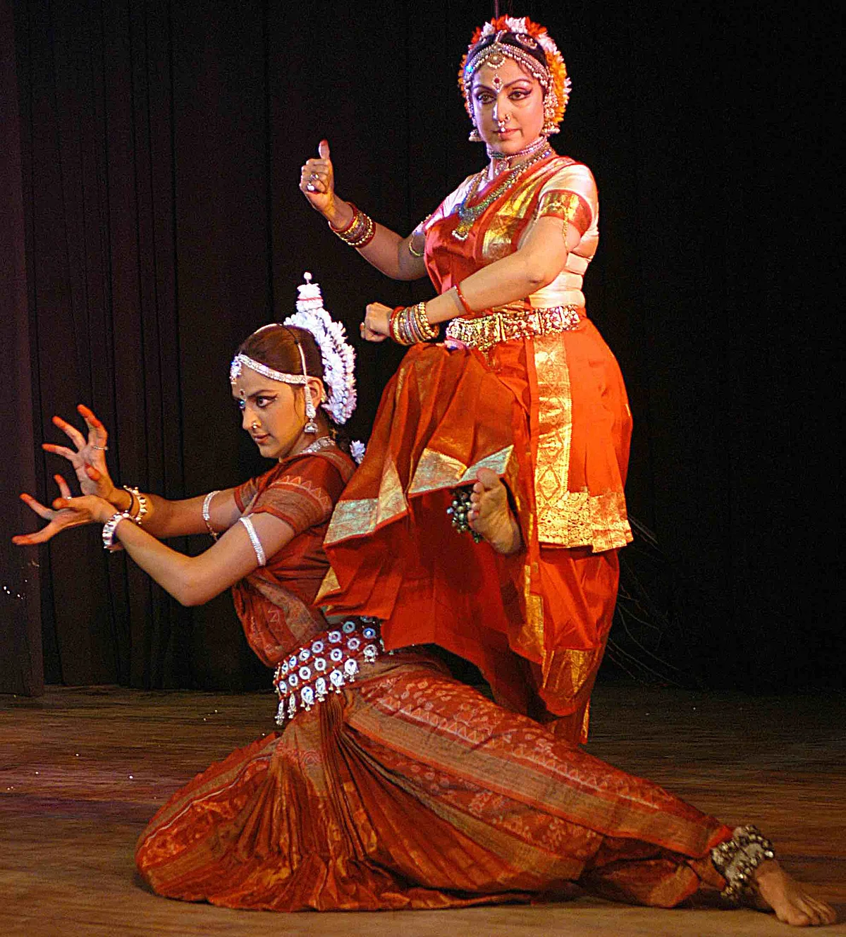 Hema Malini with daughter Aahana performing in Lucknow in 2004 (Photo: Reuters)
