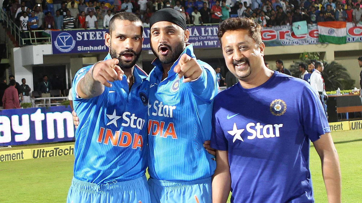Shikhar Dhawan and Harbhajan Singh celebrate the win in Visakhapatnam. (Photo by: Ron Gaunt / BCCI / Sportzpics)