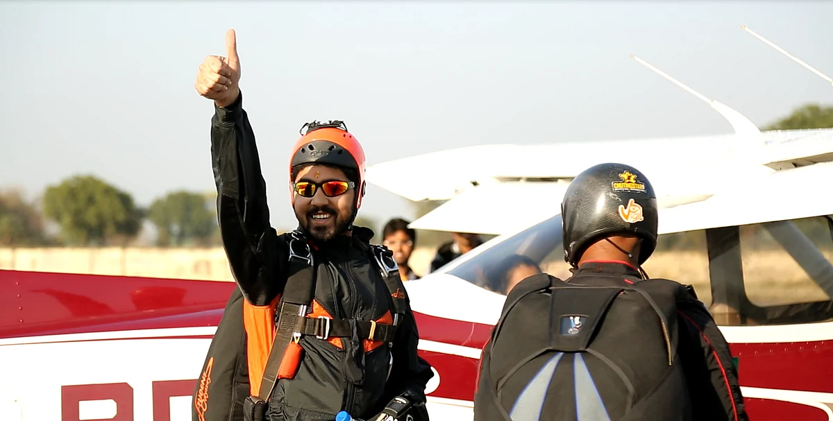 Rudra Bhanu Solanki cheering his ground staff before take-off. (Photo: <b>The Quint</b>)