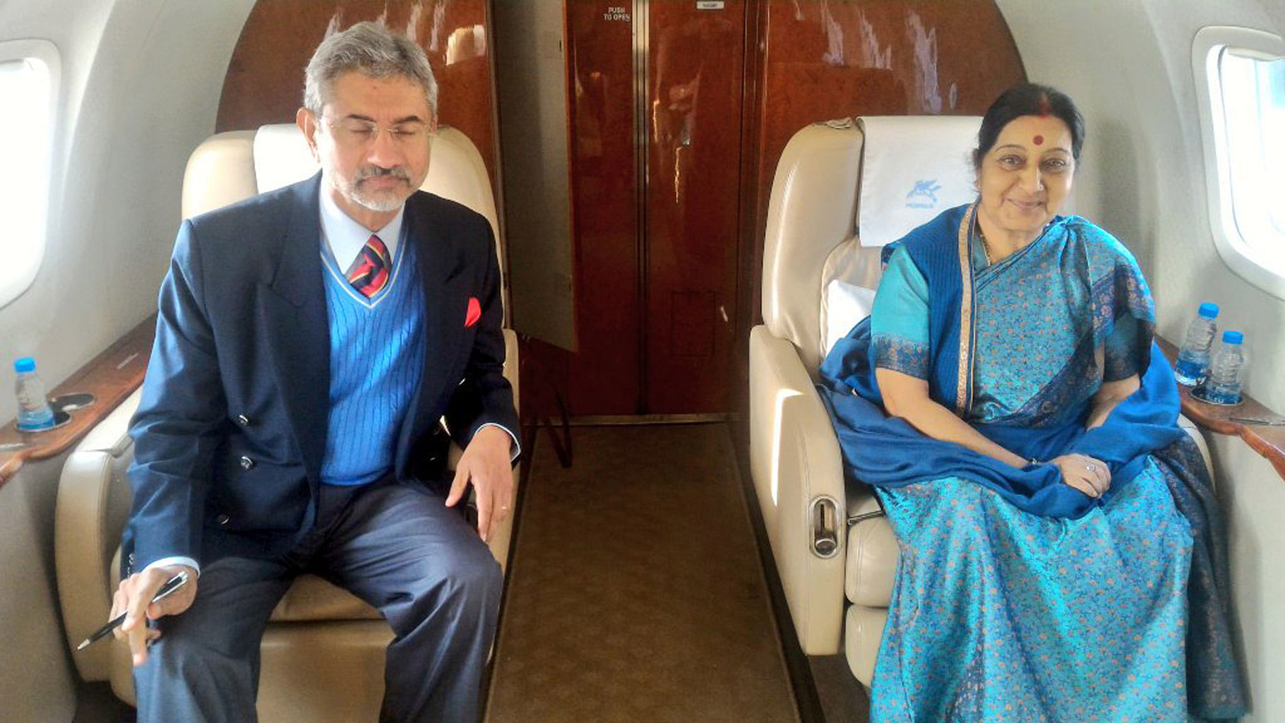 Sushma Swaraj on her way to Sri Lanka for a 2 day visit. (Photo Courtesy: Twitter/<a href="https://twitter.com/MEAIndia/status/695453158680584192">@MEAIndia</a>)