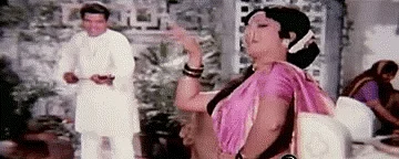 Waheeda Rehman and Dharmendra in <i>Phagun</i> (Source: <a href="https://www.youtube.com/watch?v=TzFIbPkoBKo">YouTube/Gaane Sune Unsune</a>)