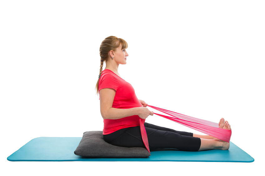 Use elastic bands or dupattas when stretching. (Photo: iStock)