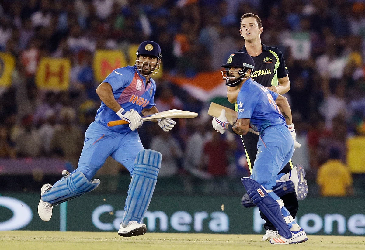 Dhoni and Kohli in action against Australia (Picture: AP)