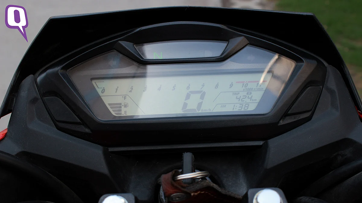 The Instrument Cluster has a neat layout. (Photo: <b>The Quint</b>)