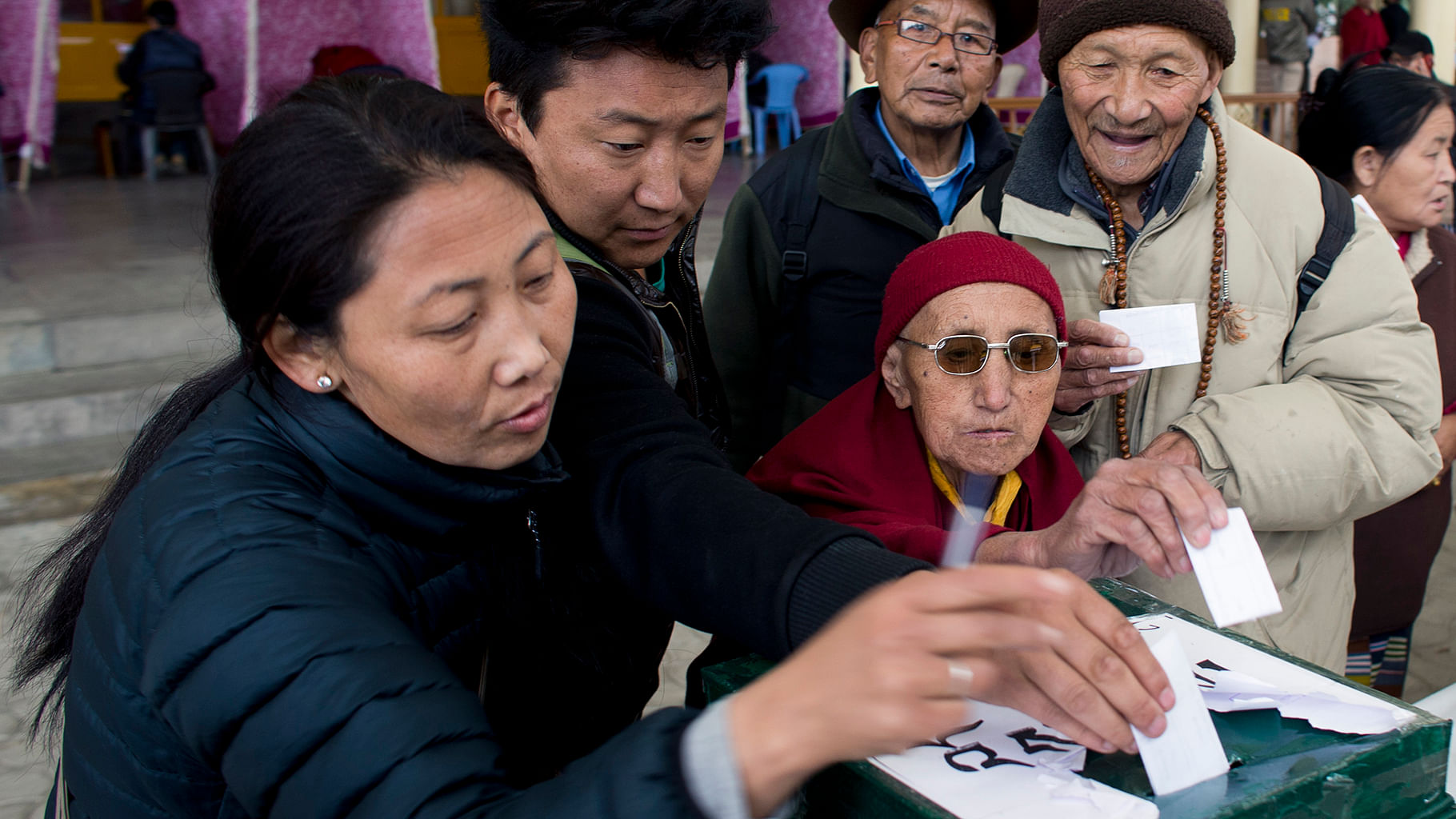 Exiled Tibetans cast their vote to elect the next prime
minister and the parliamentarians in Dharamsala. (Photo: AP) &nbsp; &nbsp; &nbsp;