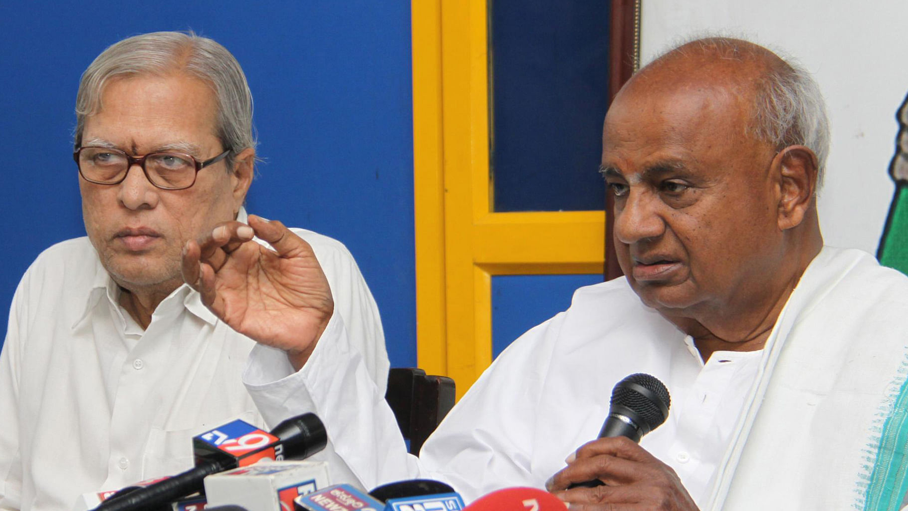 Former Prime Minister HD Deve Gowda addresses a press conference in Bengaluru on 25 July 2015. (Photo: IANS)