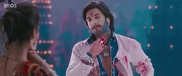 Deepika Padukone and Ranveer Singh in <i>Ramleela</i> (Source:<a href="https://www.youtube.com/watch?v=szVW_w-W8cQ"> YouTube/Eros Now</a>)