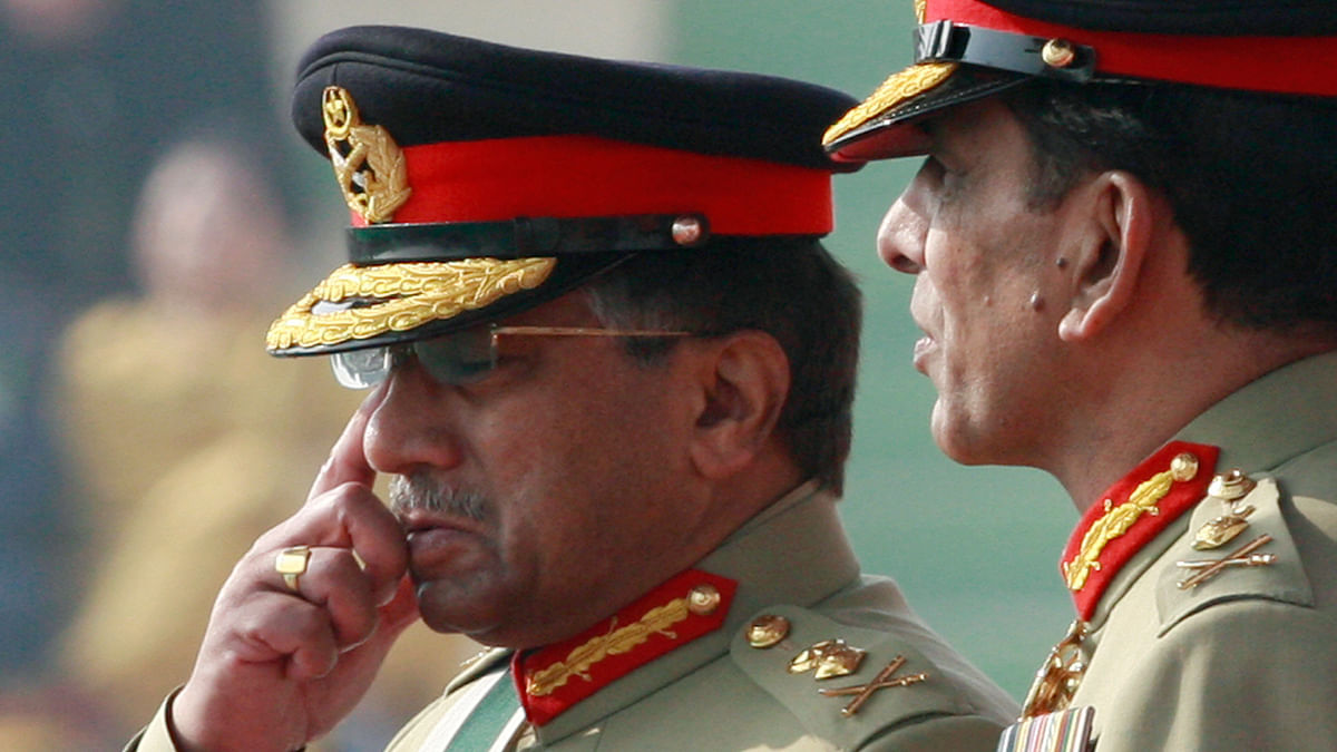 Pervez Musharraf Leaves Pakistan After Govt Lifts Travel Ban