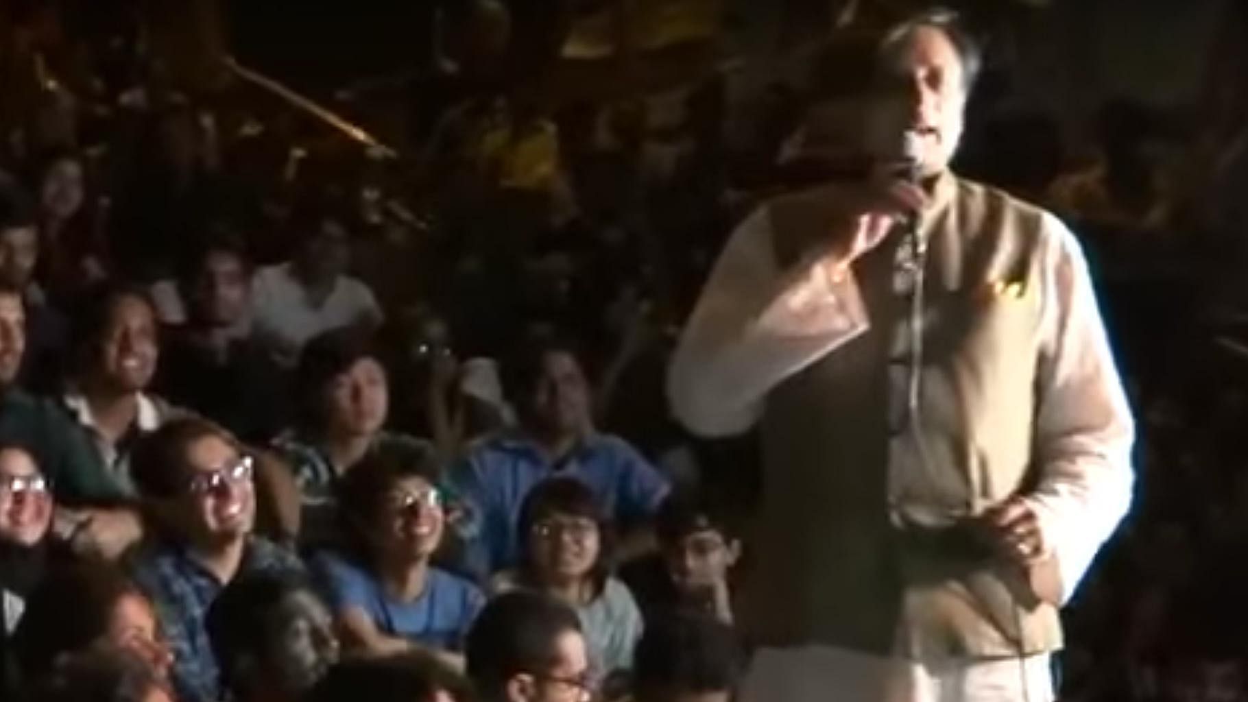 Shashi Tharoor at Jawaharlal Nehru University. (Photo: YouTube Screengrab)