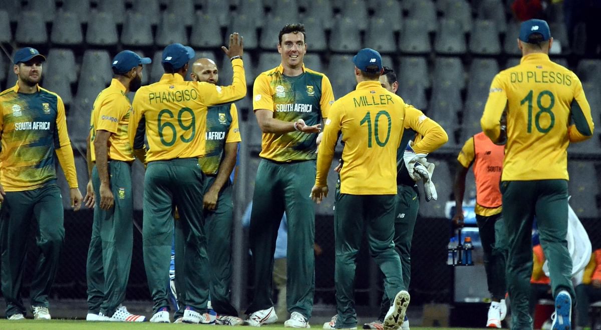 South Africa beat India by four runs in the World T20 warm-up game in Mumbai on Saturday.